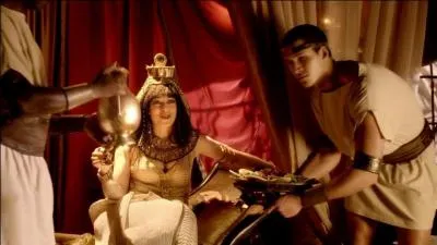 Quel message River grave-t-il sur la plus ancienne falaise de l'univers dans l'pisode 12 de la saison 5 The Pandorica Opens ?