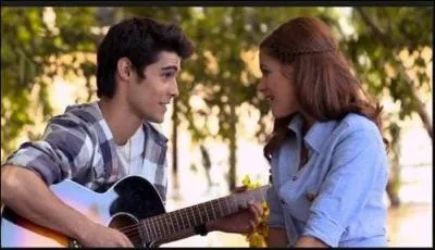 Qui vient toujours gâcher l'histoire entre Violetta et Tomas ?