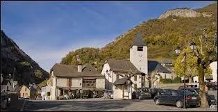 Nous sommes à Etsaut, village aquitain situé dans le département ...
