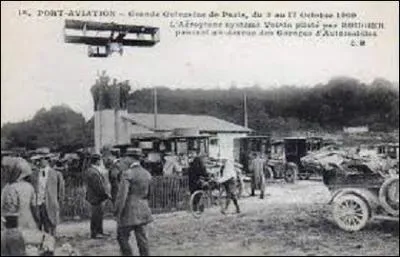 Du XVIIIe au XIXe siècle, mon territoire s'équipe de plusieurs innovations comme des hôtels-Dieu, des relais de poste, la construction de lignes de chemin de fer comme la "ligne de sceaux", en 1854. Je deviens aussi au début 1900, le berceau de l'aviation avec la création du premier aéroport organisé au monde. Ouvert en 1909, appelé "Port-Aviation", sur quelle ville ce dernier est-il situé ?
