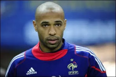 Et on termine ce quiz par cet attaquant de football nommé Thierry Henry. Né le 17 août 1977, aux Ullis, il marquera 51 buts pour l'équipe de France. Évoluant durant sa carrière dans 6 clubs, parmi les 3 cités ci-dessous dans lequel n'a-t-il jamais joué ?