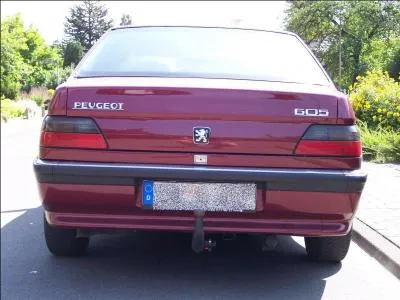 Quelle est cette grande Peugeot, lancée en septembre 1989 puis relookée en juillet 1994 ?