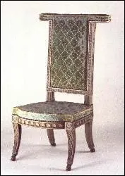 Voici une question qui va ravir les gens d'esprit (pour peu que le leur soit mauvais). Sorte de prie-Dieu installé dans les salons, on appelle ce siège une voyelle de dame, mais encore...