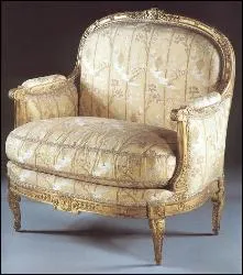 C'est un fauteuil à bois apparent, à dossier bas large et profond. Vous allez trouver la réponse. Tout va très bien !