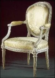 Quant à ce fauteuil dont le dossier de forme convexe épouse la forme du dos, il est sans capote mais porte néanmoins le nom de :