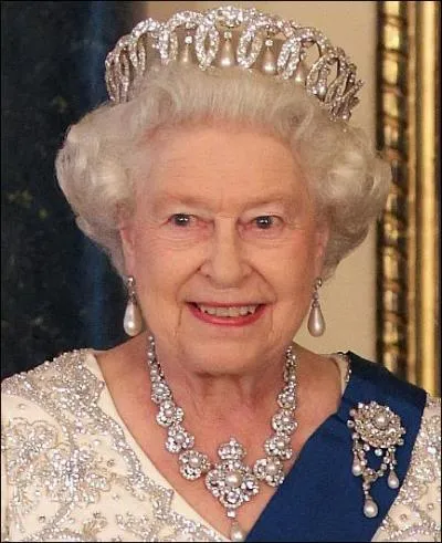 La Reine Elizabeth II d'Angleterre accéda au trône en 1952, nous sommes en 2015, il y a donc 63 ans, quel roi de France régna plus longtemps qu'elle ?