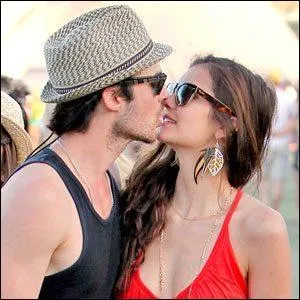 En quelle année Nina Dobrev et Ian Somerhalder se mettent-ils en couple ?