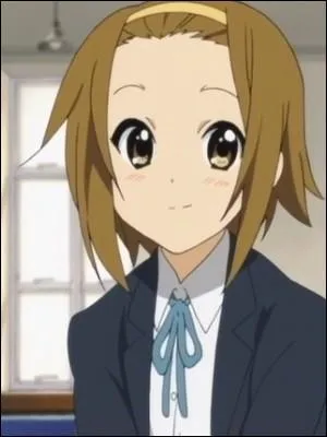 Elle est la présidente autoproclamée du club de musique de son école où elle y joue de la batterie. Il s'agit de :