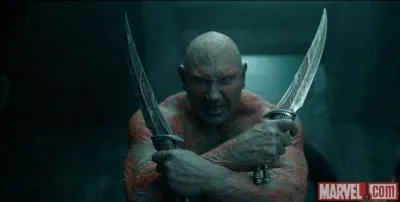 Pourquoi Drax ne veut-il pas que les prisonniers tuent Gamora ?