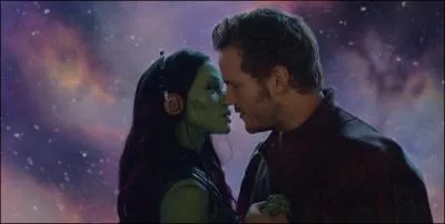 De quel film parle Peter à Gamora quand il dit que les gens ont un "balai dans le c**" ?