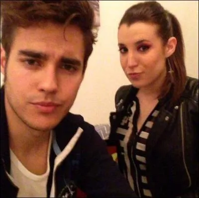 Jorge sort avec quelqu'un de la série. (juillet 2015)