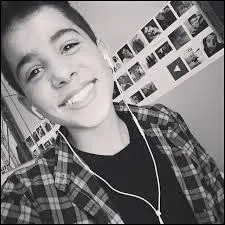 Ce jeune youtubeur a déjà pas mal de succès ! Il s'agit bien sûr de :