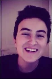 Cet adolescent un peu fou est bien connu sur YouTube ! C'est :