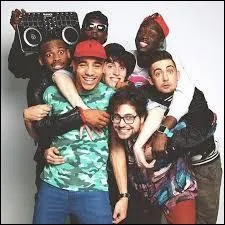 Un petit groupe de 7 youtubeurs complètement déjantés ! Ce groupe s'appelle :