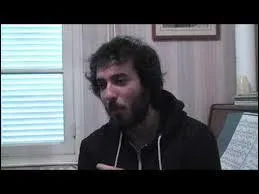 Un youtubeur très talentueux. Il fait lui aussi partie de la why tea fam. C'est