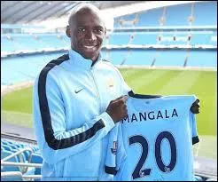 Dans quel club anglais a signé Eliaquim Mangala ?