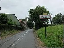 Nous entrons dans le village Pas-de-Calaisien de Vacqueriette-Erqui&egrave;res. Nous sommes dans le d&eacute;partement ...