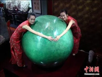 Comment s'appelle cette oeuvre d'art qui se trouve dans le niveau Japon et qui sera utilisée par Lara Croft dans l'entrée du couloir de Takamoto ?