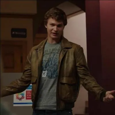 Comment se nomme l'acteur qui incarne Augustus ?