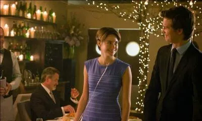 Finalement autorisés à partir, Hazel Grace et Augustus arrivent dans la ville où vit Peter Van Houten. Ils dînent le soir dans un restaurant. Qu'avoue Augustus à Hazel Grace le soir même ?