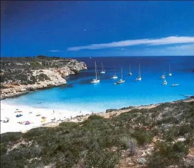 Petite escale à Tanger, au Maroc, avant de rejoindre les îles Baléares où nous visitons Majorque avant de retourner à Sète. Où sont-elles situées ?