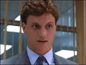 Je suis Tony Goldwyn ; dans le film "Ghost" je joue le rôle de...