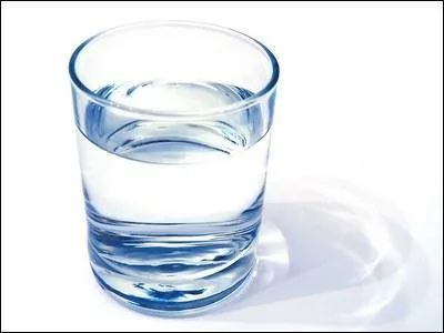 J'ai soif, donnez-moi de l'eau. Comment dit-on eau ?