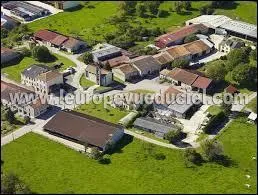 Peuplé de 56 habitants, le village Meusien de Levoncourt se situe en région ...