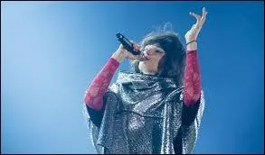 Quel groupe passait de minuit à 1h15 le vendredi ?