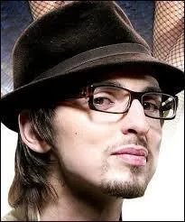 Qui est ce chanteur ?