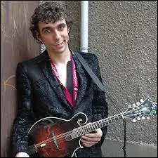 Qui est ce chanteur ?