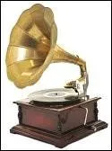 Le gramophone est l'un des premiers objets inventés pour écouter de la musique.