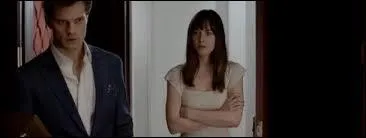 Quelle est la réaction d'Anastasia Steele quand elle découvre la salle de jeux du dominant ?