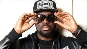 "Monsieur Djuna, je m'inquiète pour ton avenir
Monsieur le prof tu ne connais pas l'avenir..."