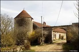Peuplé de 96 habitants, le village Costalorien de Chaume-lès-Baigneux se situe en région ...