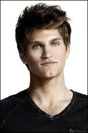 Avec qui sort Spencer ?