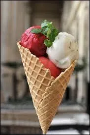 Quel type de pâte est généralement utilisé pour les cornets de glace ?