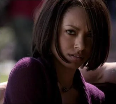 Épisode 15 : qui est la femme que Bonnie a vue avant de rentrer chez elle, alors qu'elle était en 1903 ?