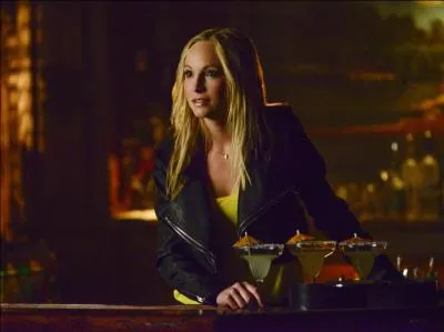 pisode 16 : que propose Caroline  Stefan afin de sauver Sarah ?