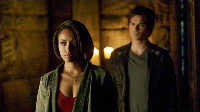 Épisode 3 : qui Damon et Bonnie rencontrent-ils alors qu'ils sont bloqués en 1994 ?