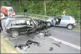 Lors d'un accident de la circulation, quelle doit être la première action effectuée par le secouriste ?