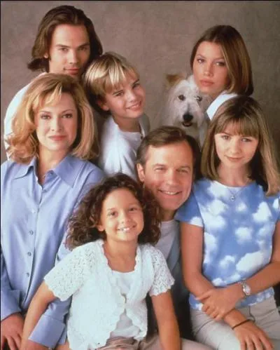 Connaissez-vous le nom de la famille dans la série "7 à la maison" ?