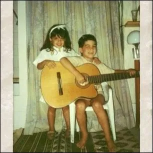 A quel âge a-t-elle appris le piano et la guitare ?