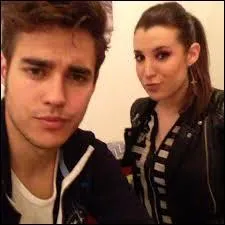 Quelle était la couleur de cheveux de Stephie Camarena avant d'être brune ?