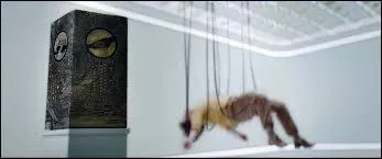 Comment s'appelle la femme de la vidéo que Tris voulait diffuser ?