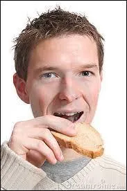 Que signifie l'expression "avoir mangé plus d'un pain" ?