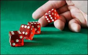 Le jeu de Yam's se joue avec trois dés.