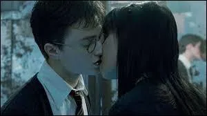 Qui Harry a-t-il embrassé sous le gui ?