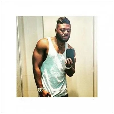 Comment s'appelle ce chanteur ?