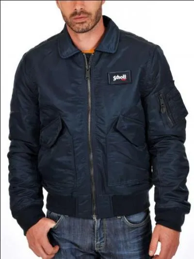 Souvenez-vous (enfin pour ceux qui étaient nés), l'étiquette de cette veste s'enlevait ! Quelle marque y était justement inscrite ?